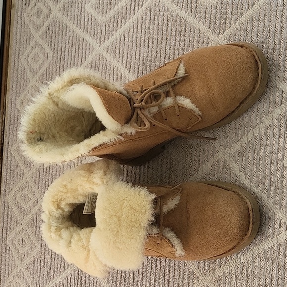 UGG lace up boots - Picture 6 of 8